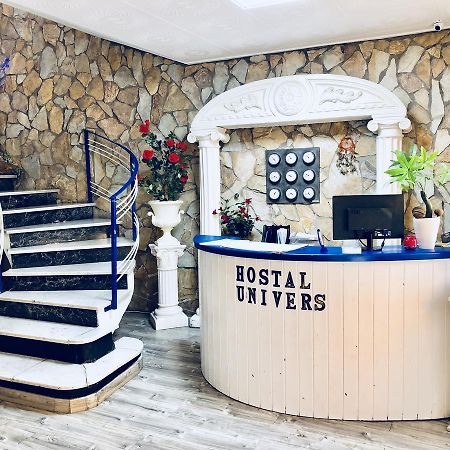 Hostal Univers Calella Bagian luar foto
