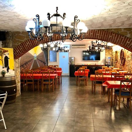 Hostal Univers Calella Bagian luar foto