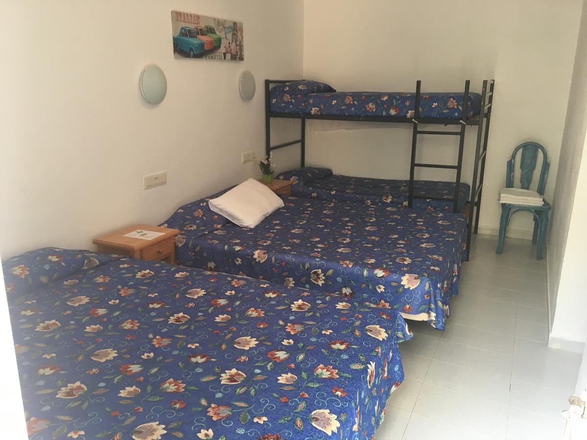 Hostal Univers Calella Bagian luar foto