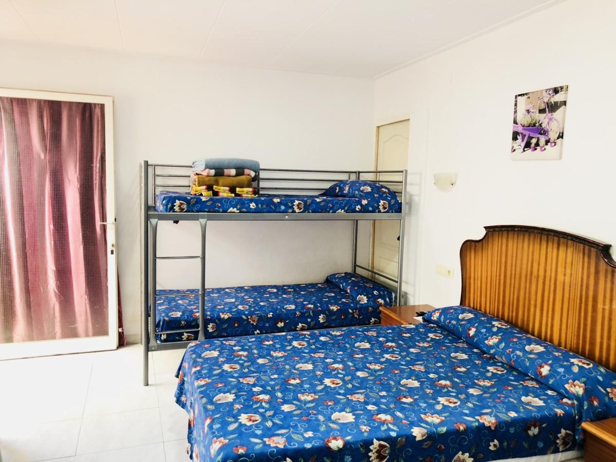 Hostal Univers Calella Bagian luar foto