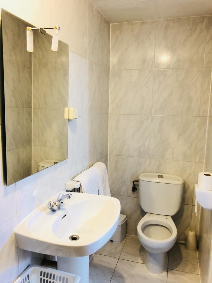 Hostal Univers Calella Bagian luar foto