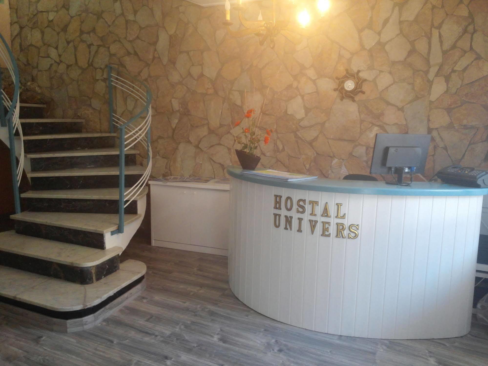 Hostal Univers Calella Bagian luar foto