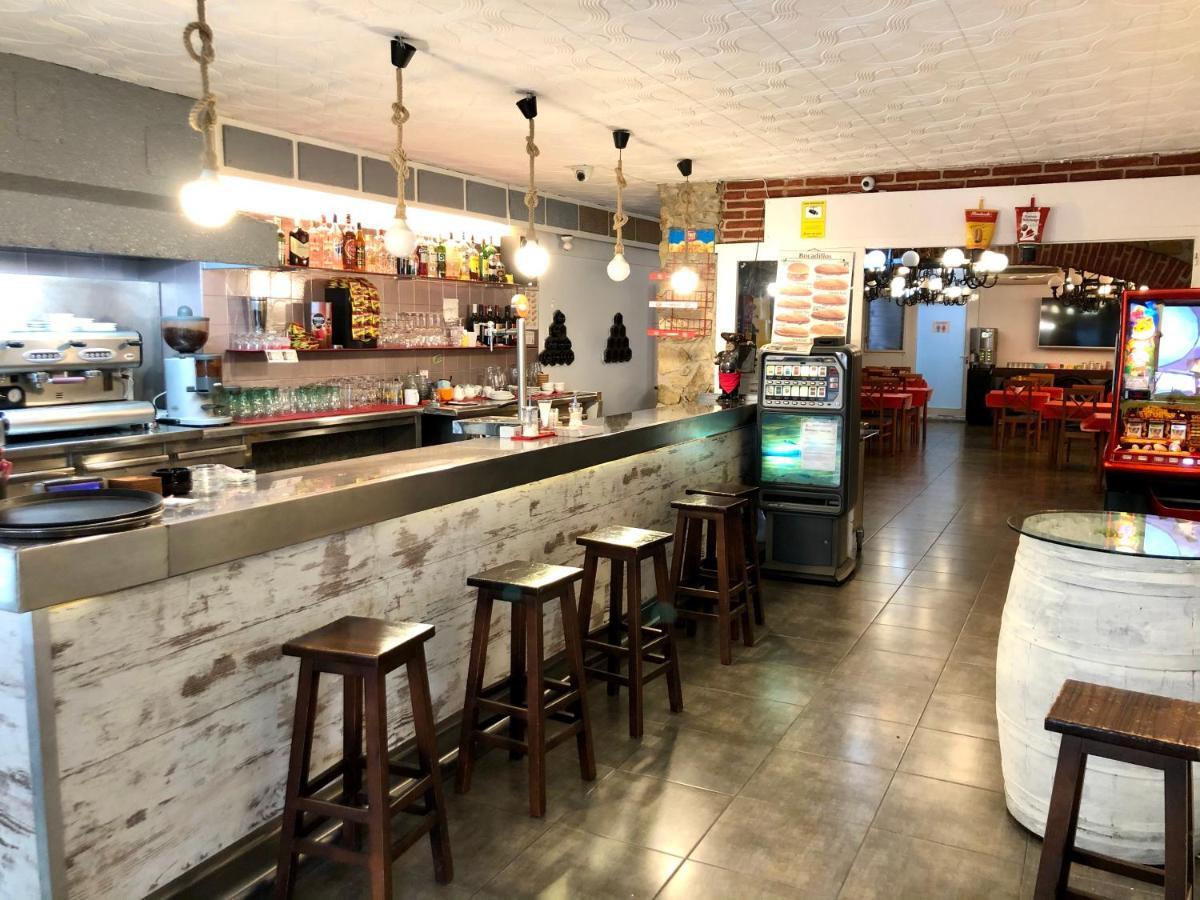 Hostal Univers Calella Bagian luar foto
